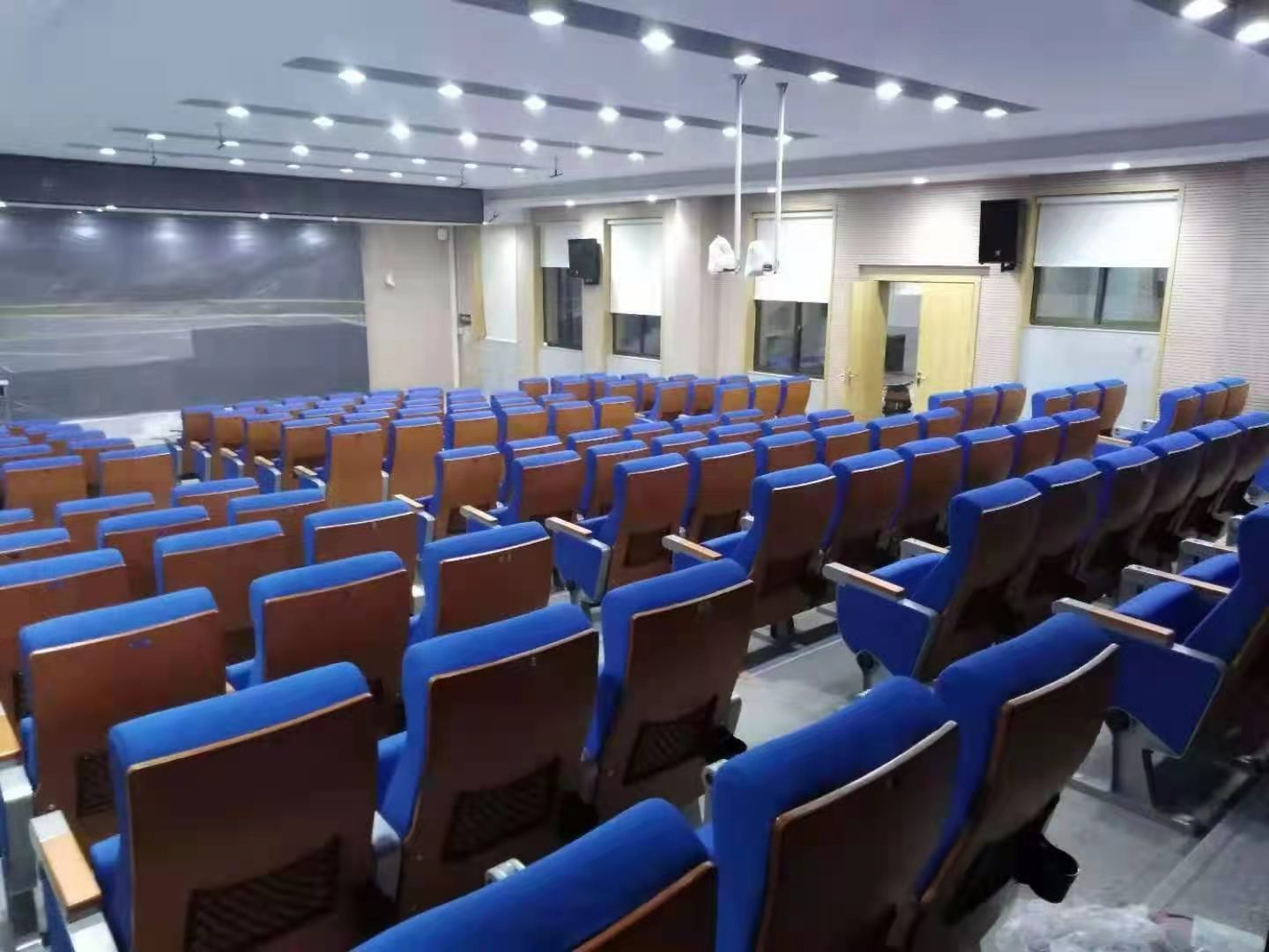 某學(xué)校禮堂椅 某學(xué)校禮堂椅